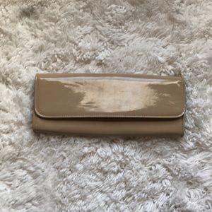 Aldo clutch